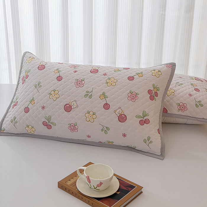 91家纺网 家纺一手货源 找家纺 美宜家 2025新款凉感丝绗缝夹棉印花枕巾 冰果50x80cm一只