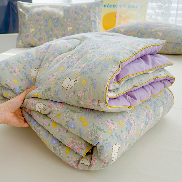 91家纺网 家纺一手货源 找家纺 美派工厂店2025新款水洗邹邹纱夏被 丝带飞飞兔