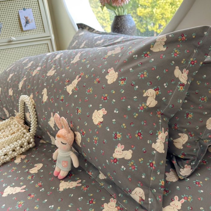 91家纺网 家纺一手货源 找家纺 百寐 2025新款13372全棉纯棉印花双人枕套+同款床单 月光兔