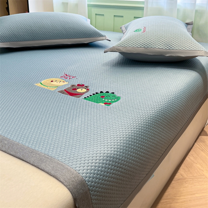 91家纺网 家纺一手货源 找家纺 （总）启程家纺 2025春夏新款冰豆豆凉席刺绣款复合三明治三件套