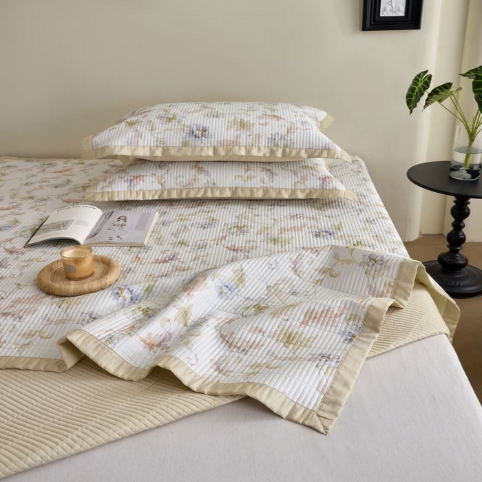 91家纺网 家纺一手货源 找家纺 黛舒家居2025新款天丝水洗印花夏被床盖三件套 樱岛春漫