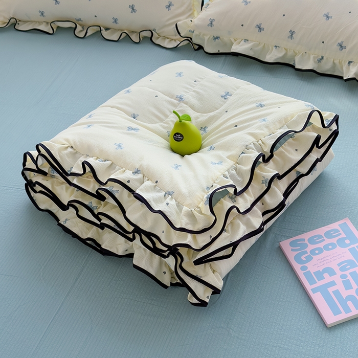 91家纺网 家纺一手货源 找家纺 慕尚 2025新款云感棉花边夏凉被空调被 蓝蝴蝶结