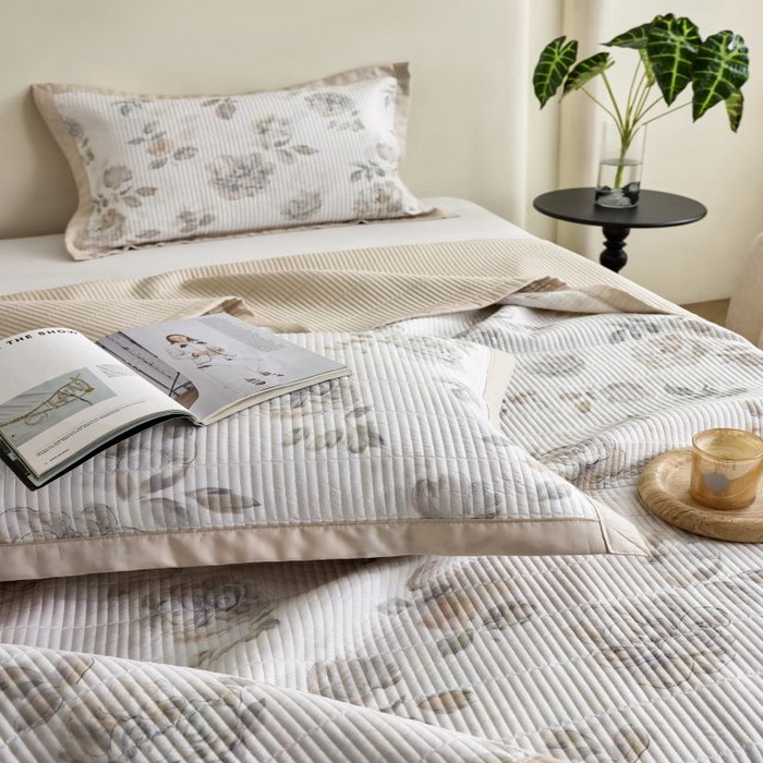 91家纺网 家纺一手货源 找家纺 黛舒家居2025新款天丝水洗印花夏被床盖三件套 蔓咖