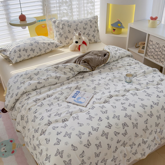 91家纺网 家纺一手货源 找家纺 美派工厂店2025新款水洗邹邹纱夏被 梦幻蝴蝶