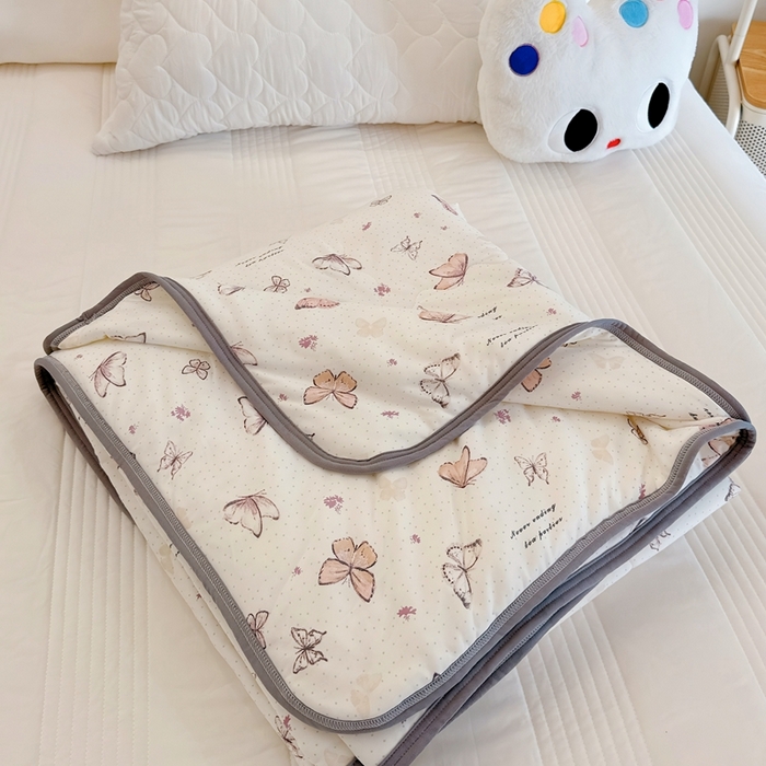 91家纺网 家纺一手货源 找家纺 兜米  2025夏季A类针织棉夏凉被小清新卡通双面针织棉空调被子被芯 小蝴蝶