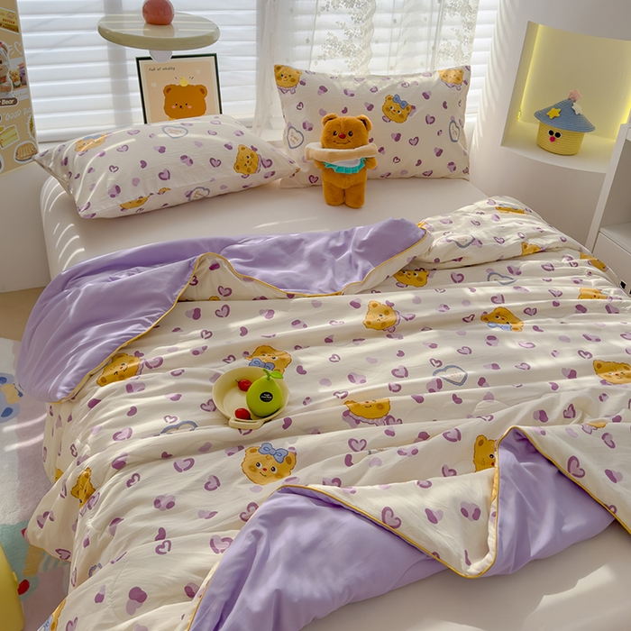 91家纺网 家纺一手货源 找家纺 美派工厂店2025新款水洗邹邹纱夏被 甜甜黄油熊