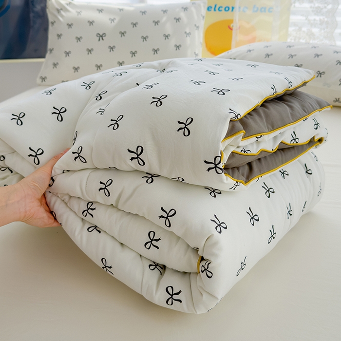 91家纺网 家纺一手货源 找家纺 美派工厂店2025新款水洗邹邹纱夏被 慢生活