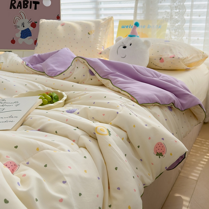 91家纺网 家纺一手货源 找家纺 美派工厂店2025新款水洗邹邹纱夏被 草莓小甜心