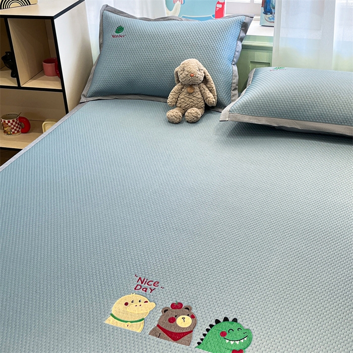 91家纺网 家纺一手货源 找家纺 启程家纺 2025春夏新款冰豆豆凉席刺绣款复合三明治三件套 好伙伴-蓝