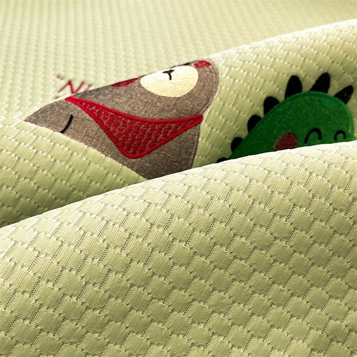 91家纺网 家纺一手货源 找家纺 启程家纺 2025春夏新款冰豆豆凉席刺绣款复合三明治三件套 好伙伴-绿