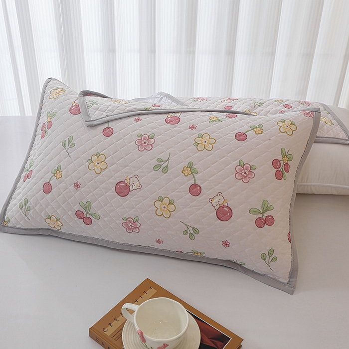 91家纺网 家纺一手货源 找家纺 美宜家 2025新款凉感丝绗缝夹棉印花枕巾 冰果50x80cm一只