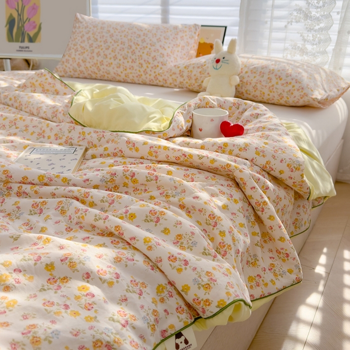 91家纺网 家纺一手货源 找家纺 美派工厂店2025新款水洗邹邹纱夏被 久期诗朵-黄