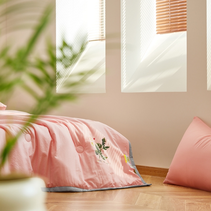 91家纺网 家纺一手货源 找家纺 欧雅搁家纺 2025新款纯色艾草驱蚊夏凉被 少女粉