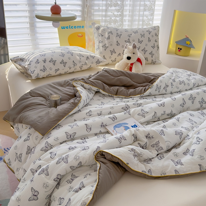 91家纺网 家纺一手货源 找家纺 美派工厂店2025新款水洗邹邹纱夏被 梦幻蝴蝶