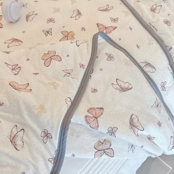 91家纺网 家纺一手货源 找家纺 兜米  2025夏季A类针织棉夏凉被小清新卡通双面针织棉空调被子被芯 小蝴蝶