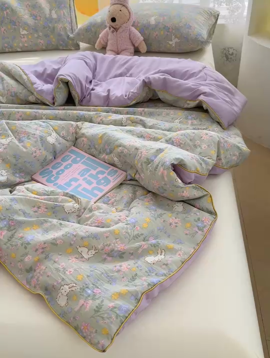 91家纺网 家纺一手货源 找家纺 美派工厂店2025新款水洗邹邹纱夏被 丝带飞飞兔