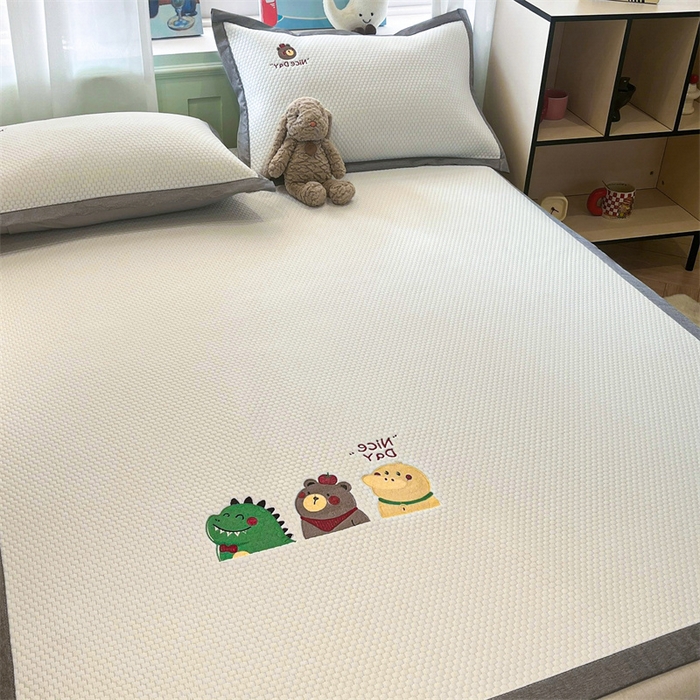 91家纺网 家纺一手货源 找家纺 启程家纺 2025春夏新款冰豆豆凉席刺绣款复合三明治三件套 好伙伴-白