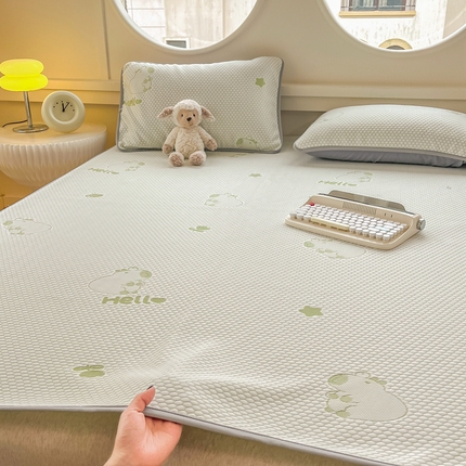 91家纺网 家纺一手货源 找家纺 芙绣 2025新款凉感丝提花学生凉席三件套 福猪猪