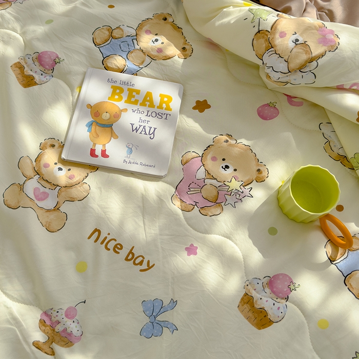 91家纺网 家纺一手货源 找家纺 美派工厂店2025新款水洗邹邹纱夏被 草莓粉熊