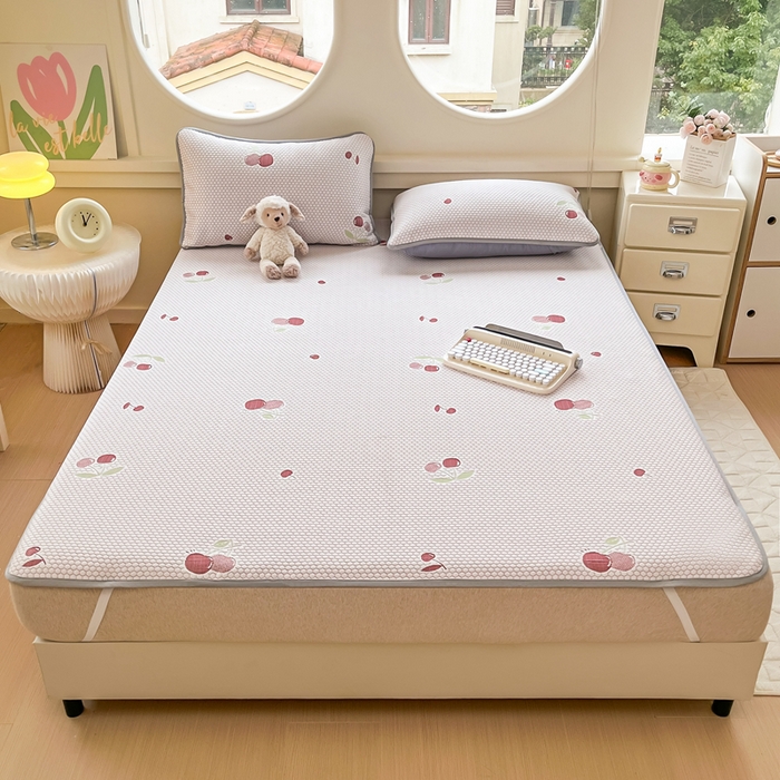 91家纺网 家纺一手货源 找家纺 芙绣 2025新款凉感丝提花学生凉席三件套 樱为有你