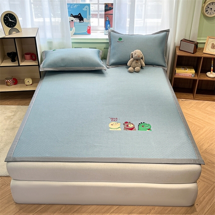 91家纺网 家纺一手货源 找家纺 启程家纺 2025春夏新款冰豆豆凉席刺绣款复合三明治三件套 好伙伴-蓝