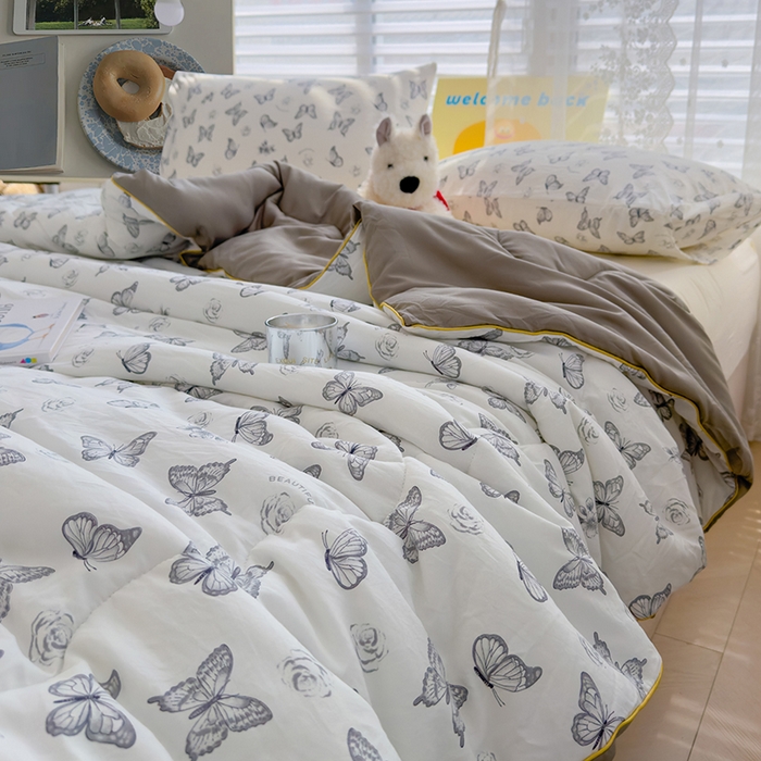 91家纺网 家纺一手货源 找家纺 美派工厂店2025新款水洗邹邹纱夏被 梦幻蝴蝶