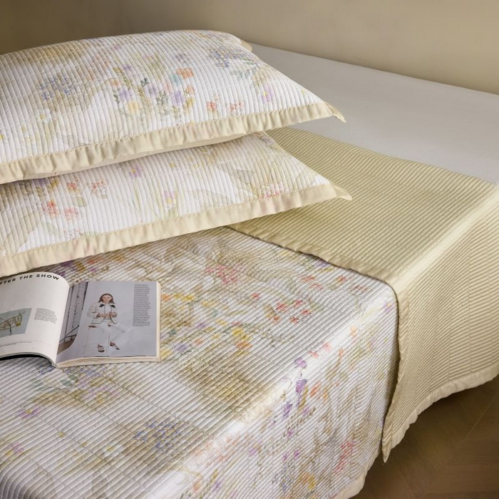 91家纺网 家纺一手货源 找家纺 黛舒家居2025新款天丝水洗印花夏被床盖三件套 花漾情