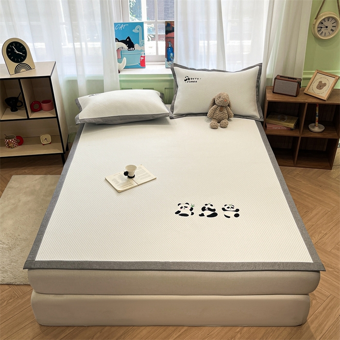 91家纺网 家纺一手货源 找家纺 启程家纺 2025春夏新款冰豆豆凉席刺绣款复合三明治三件套 熊猫-白