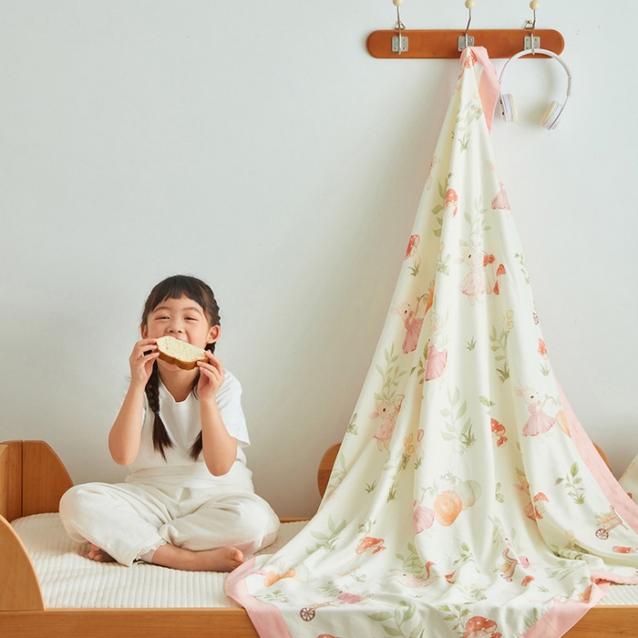 91家纺网 家纺一手货源 找家纺 嗨生活 2025年新品天竹系列A类竹纤维四层纱儿童盖毯 幼儿园夏被夏凉被空调被 田野兔子