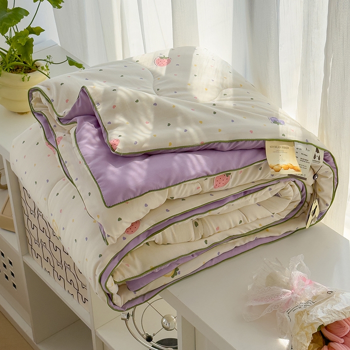 91家纺网 家纺一手货源 找家纺 美派工厂店2025新款水洗邹邹纱夏被 草莓小甜心