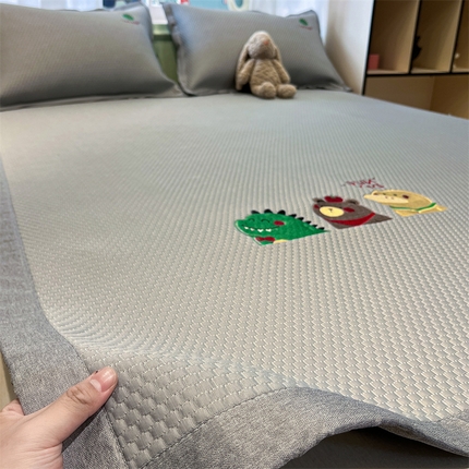 启程家纺 2025春夏新款冰豆豆凉席刺绣款复合三明治三件套 好伙伴-灰