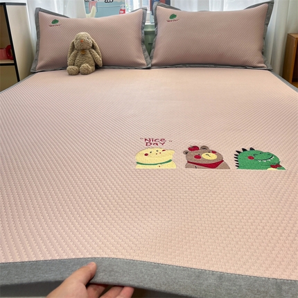 91家纺网 家纺一手货源 找家纺 （总）启程家纺 2025春夏新款冰豆豆凉席刺绣款复合三明治三件套