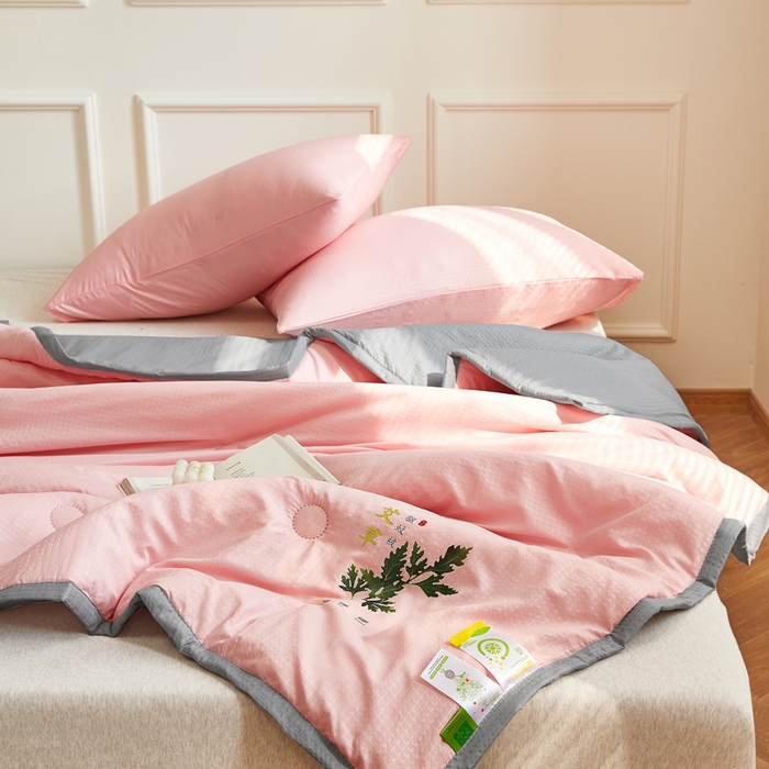 91家纺网 家纺一手货源 找家纺 欧雅搁家纺 2025新款纯色艾草驱蚊夏凉被 少女粉