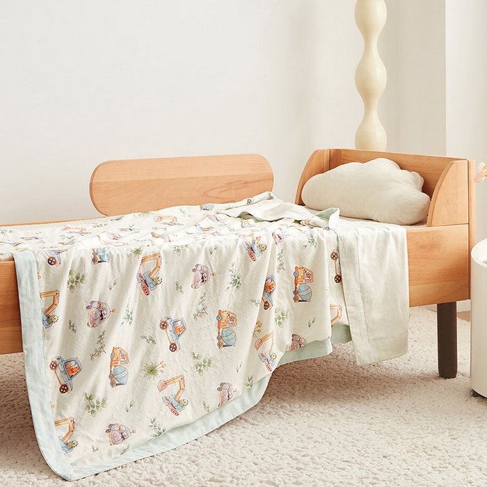 91家纺网 家纺一手货源 找家纺 嗨生活 2025年新品天竹系列A类竹纤维四层纱儿童盖毯 幼儿园夏被夏凉被空调被 动物车队