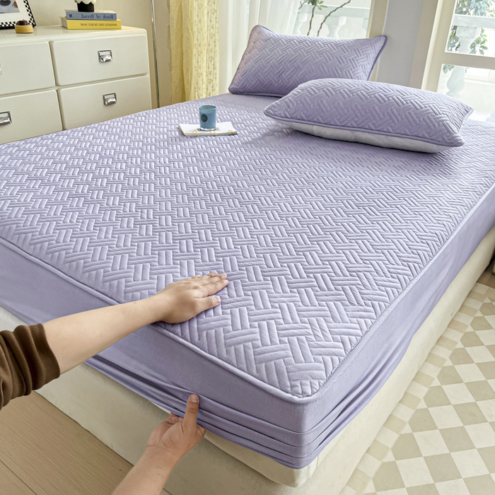 91家纺网 家纺一手货源 找家纺 卡伦家纺 2025新款水洗棉磨毛防水夹棉床笠 斜纹-烟熏紫