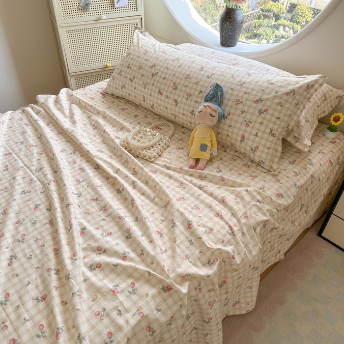 91家纺网 家纺一手货源 找家纺 百寐 2025新款13372全棉纯棉印花双人枕套+同款床单 草莓格