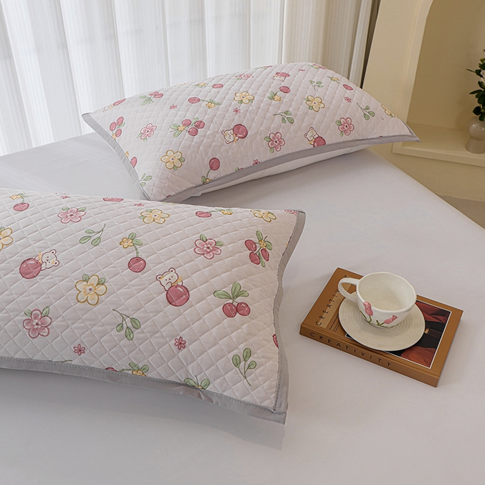 91家纺网 家纺一手货源 找家纺 美宜家 2025新款凉感丝绗缝夹棉印花枕巾 冰果50x80cm一只