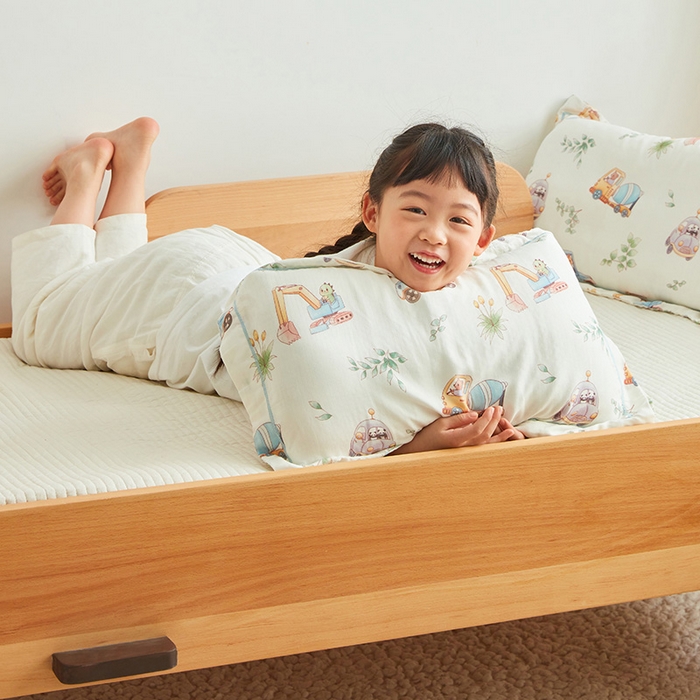 91家纺网 家纺一手货源 找家纺 嗨生活 2025年新品天竹系列A类竹纤维四层纱儿童盖毯 幼儿园夏被夏凉被空调被 动物车队