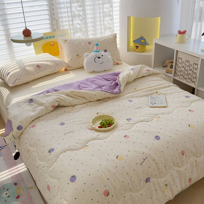 91家纺网 家纺一手货源 找家纺 美派工厂店2025新款水洗邹邹纱夏被 草莓小甜心