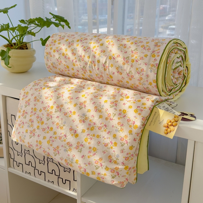 91家纺网 家纺一手货源 找家纺 美派工厂店2025新款水洗邹邹纱夏被 久期诗朵-黄