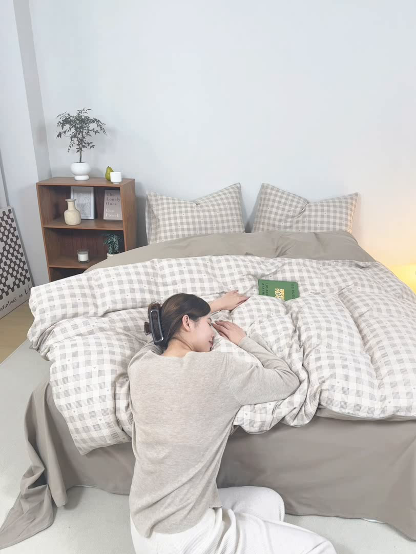 91家纺网 家纺一手货源 找家纺 2025新款全棉水洗棉双层纱印花四件套 伯克利-咖