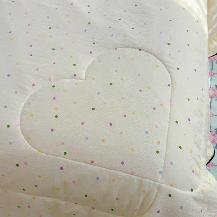 91家纺网 家纺一手货源 找家纺 慕尚 2025新款云感棉花边夏凉被空调被 彩色小圆点