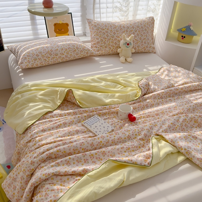 91家纺网 家纺一手货源 找家纺 美派工厂店2025新款水洗邹邹纱夏被 久期诗朵-黄