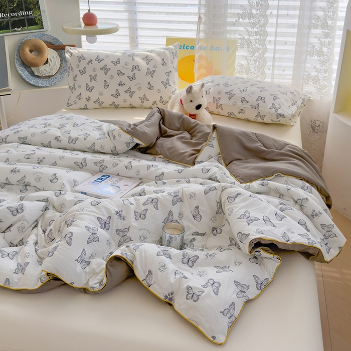 91家纺网 家纺一手货源 找家纺 美派工厂店2025新款水洗邹邹纱夏被 梦幻蝴蝶