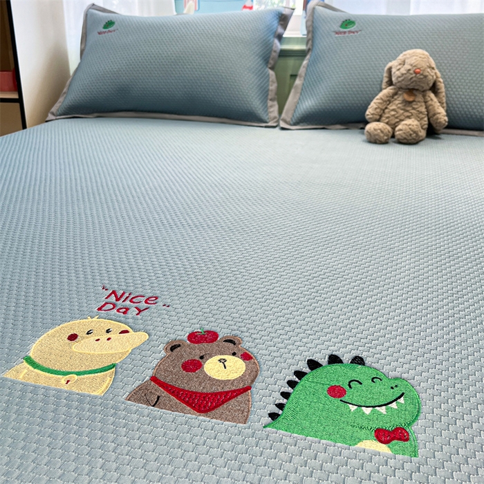 91家纺网 家纺一手货源 找家纺 启程家纺 2025春夏新款冰豆豆凉席刺绣款复合三明治三件套 好伙伴-蓝