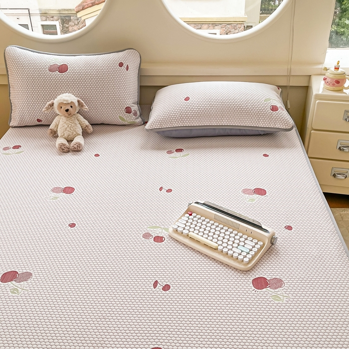 91家纺网 家纺一手货源 找家纺 芙绣 2025新款凉感丝提花学生凉席三件套 樱为有你