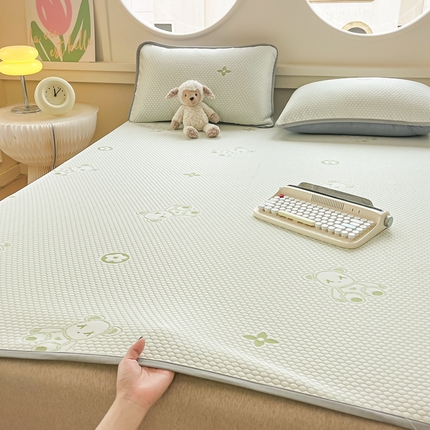 91家纺网 家纺一手货源 找家纺 芙绣 2025新款凉感丝提花学生凉席三件套 樱为有你