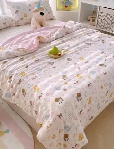 91家纺网 家纺一手货源 找家纺 美派工厂店2025新款水洗邹邹纱夏被 灰蒙小狗