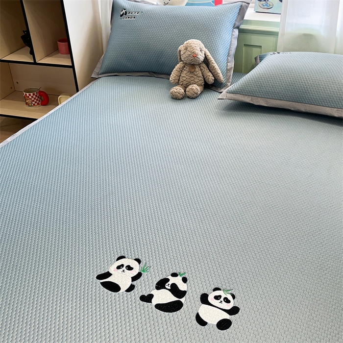 91家纺网 家纺一手货源 找家纺 启程家纺 2025春夏新款冰豆豆凉席刺绣款复合三明治三件套 熊猫-蓝