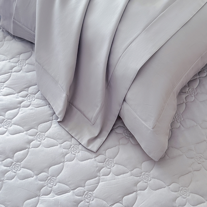 91家纺网 家纺一手货源 找家纺 金喜 2025新款高端100支全棉蚕丝床盖豆邦纤维蚕丝床盖三件套-蝶恋花系列 蝶恋花-灰紫